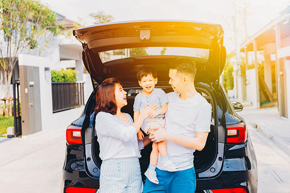 家族で車を大切にしている様子